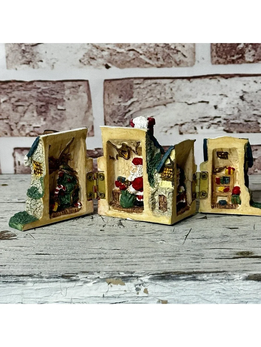 Vtg Tri-Fold Miniature Santa Christmas Doll House Winter Village Villas HOMCO